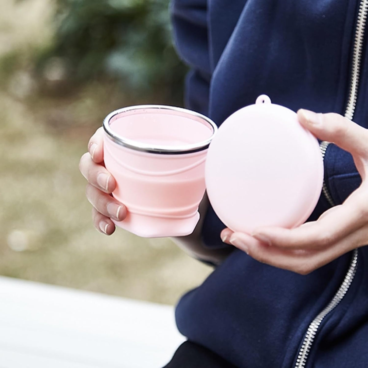 MING Silicone collapsible cups, Portable water cup with lid, Can be used for travel, camping, dining, and can also be used as a coffee cup, Small Capacity 180ml, 2 Pcs Set More Suitable (Blue/Pink)